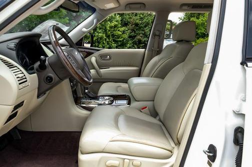 White 2017 INFINITI QX80 Base