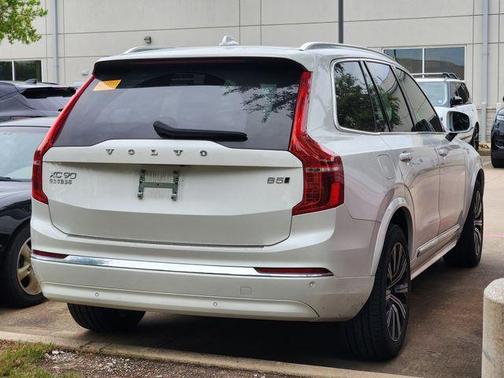 Crystal White Metallic 2024 Volvo XC90 B5 Core Bright Theme