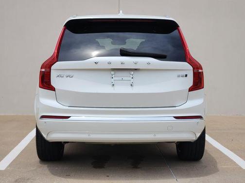 Crystal White Metallic 2024 Volvo XC90 B5 Core Bright Theme