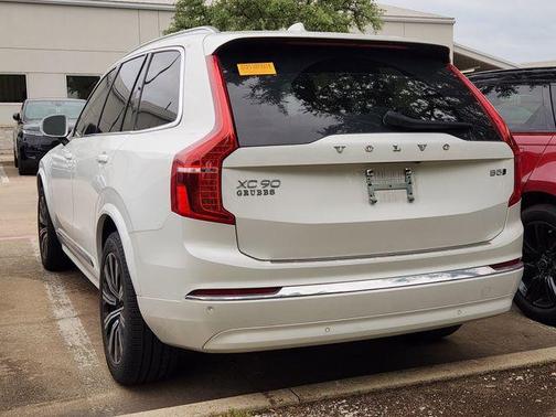 Crystal White Metallic 2024 Volvo XC90 B5 Core Bright Theme