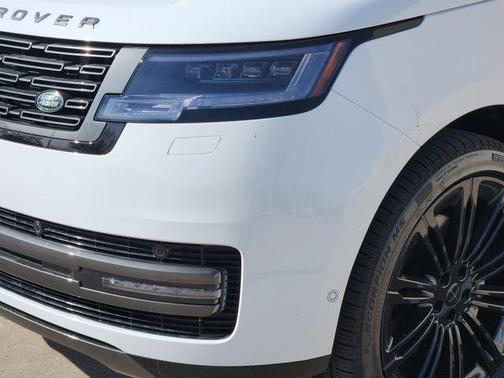 Fuji White 2026 Land Rover Range Rover P400 SE 7 Seat