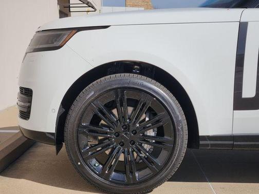Fuji White 2026 Land Rover Range Rover P400 SE 7 Seat