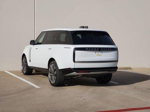 Fuji White 2026 Land Rover Range Rover P400 SE 7 Seat