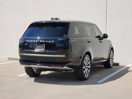 Santorini Black 2026 Land Rover Range Rover P530 SE 7 Seat