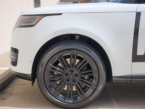 Fuji White 2026 Land Rover Range Rover P530 SE