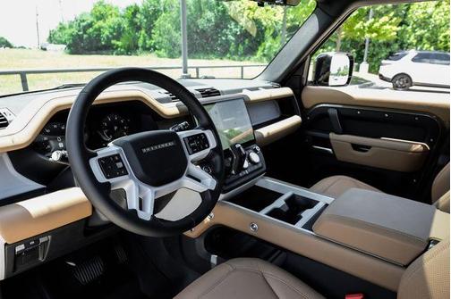 Gondwana Stone 2026 Land Rover Defender P400 X-Dynamic SE