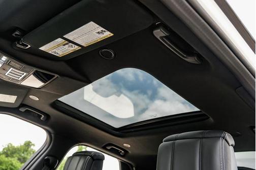 Fuji White 2023 Land Rover Discovery P360 HSE R-Dynamic