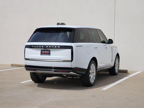 Fuji White 2026 Land Rover Range Rover P400 SE