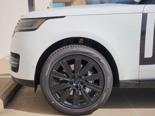 Fuji White 2026 Land Rover Range Rover P400 SE