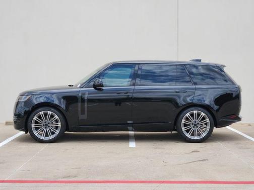 Santorini Black 2026 Land Rover Range Rover P400 SE 7 Seat