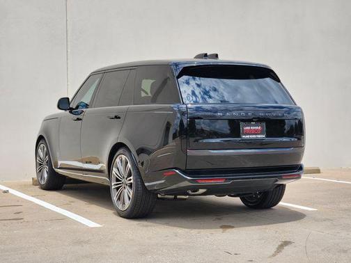 Santorini Black 2026 Land Rover Range Rover P400 SE 7 Seat