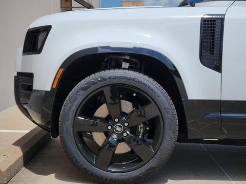 Fuji White 2025 Land Rover Defender P525 V8