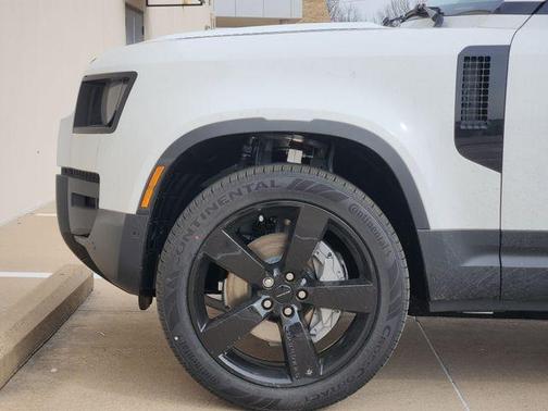Fuji White 2026 Land Rover Defender P300 S
