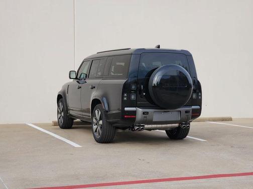 Santorini Black 2026 Land Rover Defender P500 V8