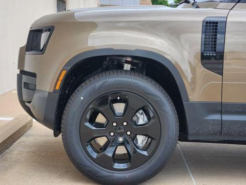 Gondwana Stone 2026 Land Rover Defender P300 S