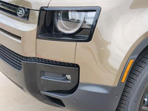 Gondwana Stone 2026 Land Rover Defender P300 S