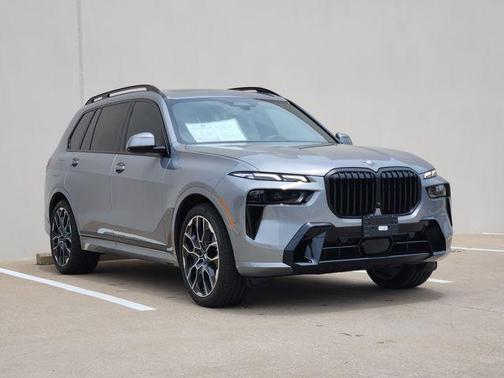 Gray Metallic 2025 BMW X7 xDrive40i