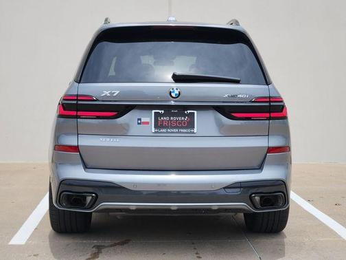 Gray Metallic 2025 BMW X7 xDrive40i