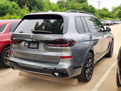 Gray Metallic 2025 BMW X7 xDrive40i