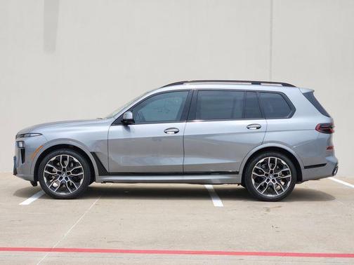 Gray Metallic 2025 BMW X7 xDrive40i