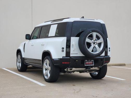 Fuji White 2026 Land Rover Defender P400 X-Dynamic SE