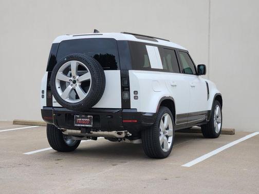 Fuji White 2026 Land Rover Defender P400 X-Dynamic SE