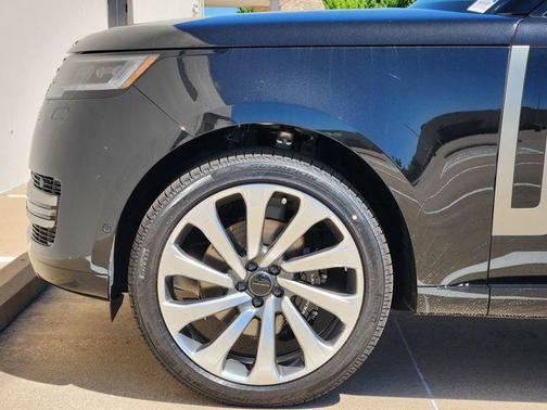Santorini Black 2026 Land Rover Range Rover P400 SE 7 Seat