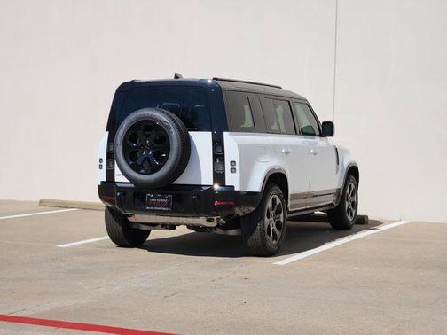 Fuji White 2026 Land Rover Defender P400 X-Dynamic SE