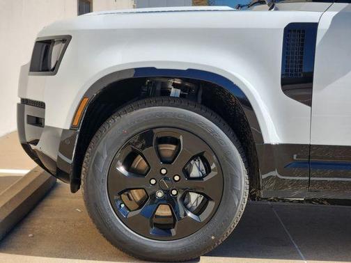 Fuji White 2026 Land Rover Defender P400 X-Dynamic SE