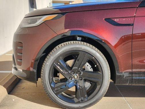 Sedona Red 2026 Land Rover Discovery GEMINI EDITION