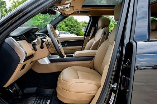Santorini Black 2026 Land Rover Range Rover P400 SE
