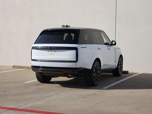 Fuji White 2026 Land Rover Range Rover P400 SE