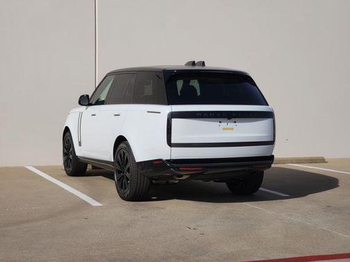 Fuji White 2026 Land Rover Range Rover P400 SE
