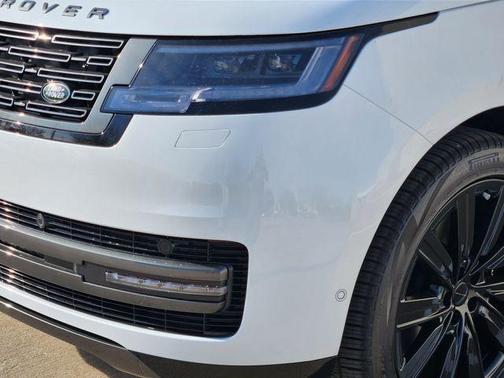 Fuji White 2026 Land Rover Range Rover P400 SE