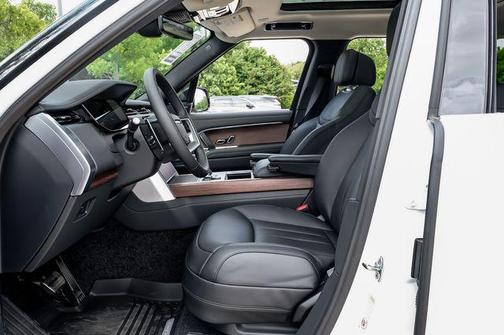 Fuji White 2026 Land Rover Range Rover P400 SE