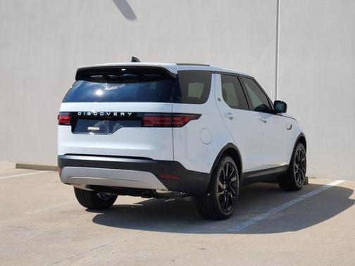 Fuji White 2025 Land Rover Discovery P300 S