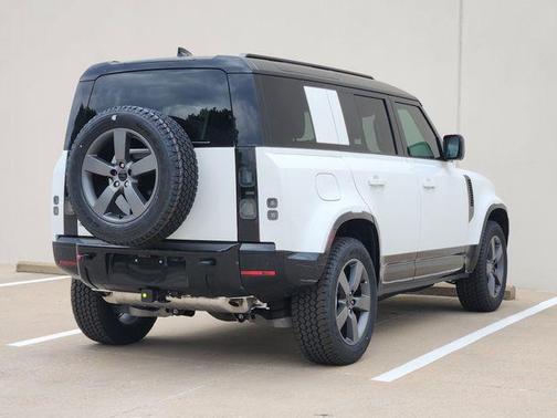 Fuji White 2026 Land Rover Defender P400 X-Dynamic SE