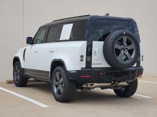 Fuji White 2026 Land Rover Defender P400 X-Dynamic SE