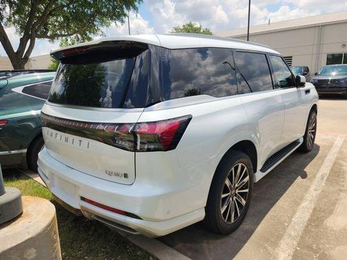 Radiant White 2025 INFINITI QX80 SENSORY