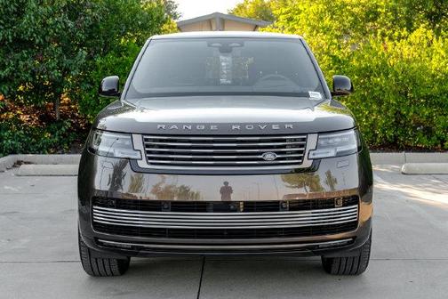 Tourmaline Brown In Gloss Finish 2026 Land Rover Range Rover P615 SV