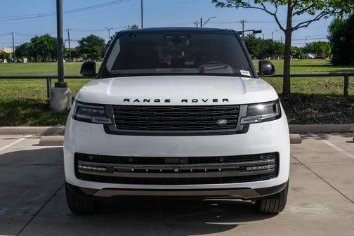 Fuji White 2026 Land Rover Range Rover P400 SE