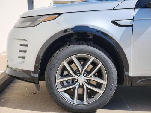 Hakuba Silver 2026 Land Rover Discovery Sport LANDMARK