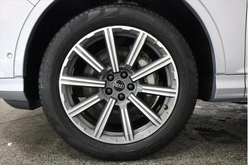 2022 Audi Q7 45 Premium Plus