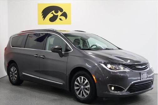 2019 Chrysler Pacifica Hybrid Touring L