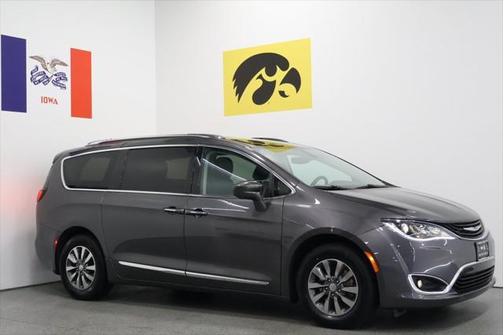 2019 Chrysler Pacifica Hybrid Touring L