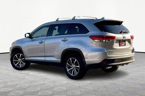 Celestial Silver Metallic 2019 Toyota Highlander XLE