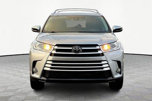 Celestial Silver Metallic 2019 Toyota Highlander XLE