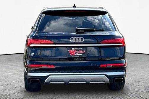 Mythos Black Metallic 2025 Audi Q7 55 Premium Plus