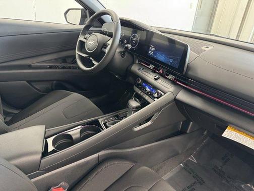 2025 Hyundai ELANTRA HEV SEL Sport