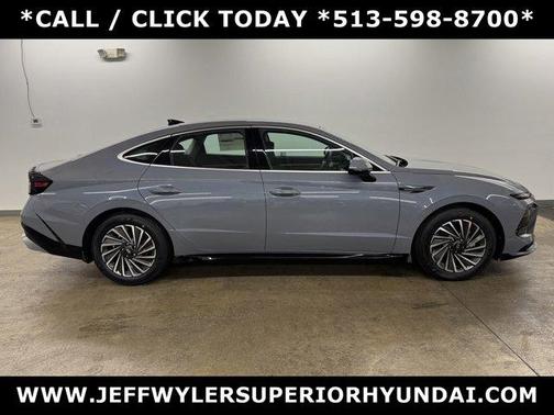 2025 Hyundai SONATA Hybrid SEL